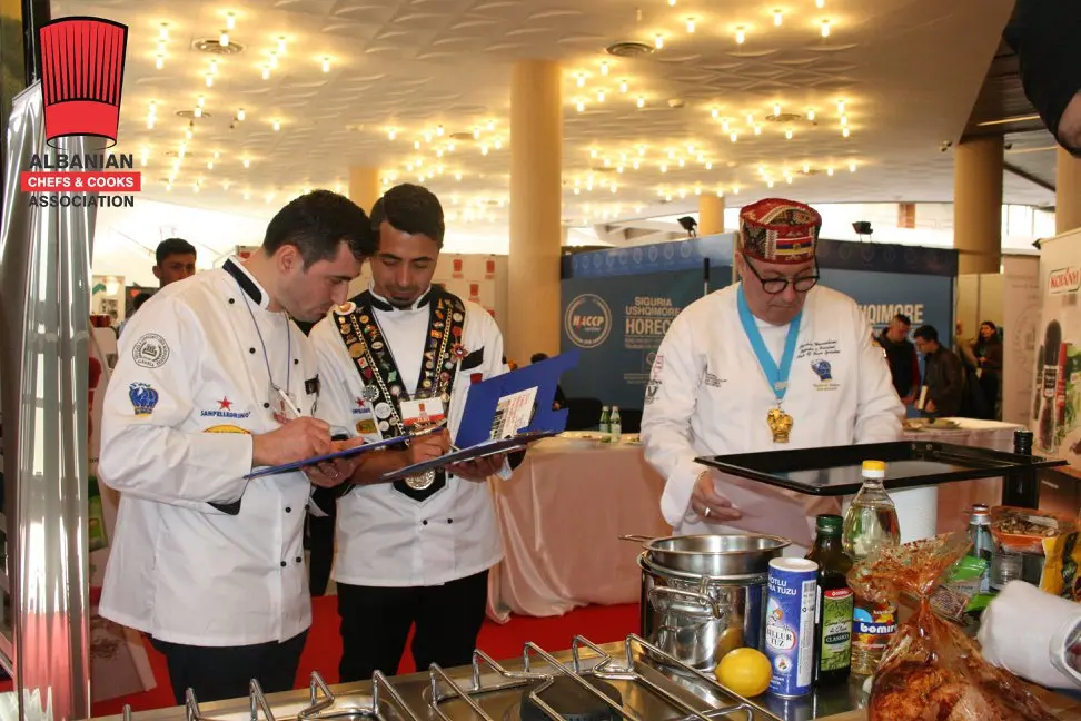 29258629_2051443785111772_1975274696588918784_n