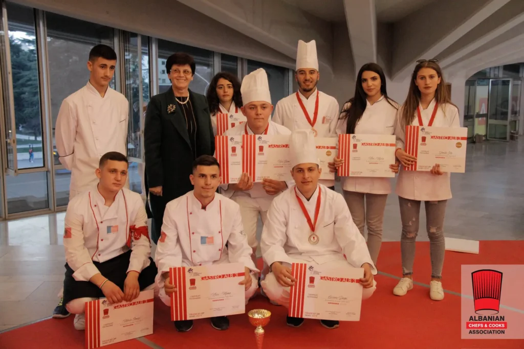 55835919_2290896547833160_1065694283647942656_n