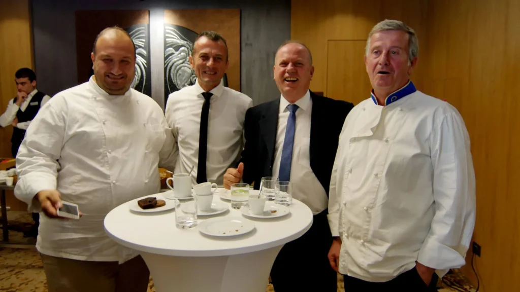 44657122_2196561043933378_843393545275441152_n